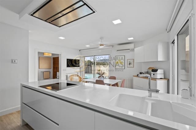 4 slaapkamer Villa te koop in Alfaz del Pi / L'Alfàs del Pi met zwembad garage - € 599.000 (Ref: 8865850)