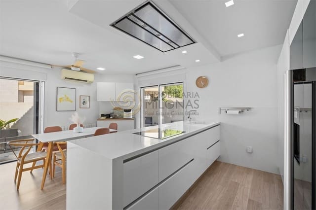 4 slaapkamer Villa te koop in Alfaz del Pi / L'Alfàs del Pi met zwembad garage - € 599.000 (Ref: 8865850)