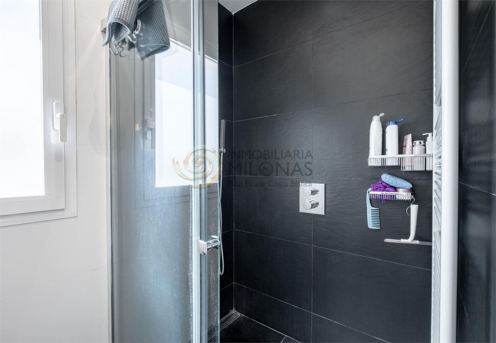 4 bedroom Villa for sale in Alfaz del Pi / L'Alfas del Pi with pool garage - € 599,000 (Ref: 8865850)