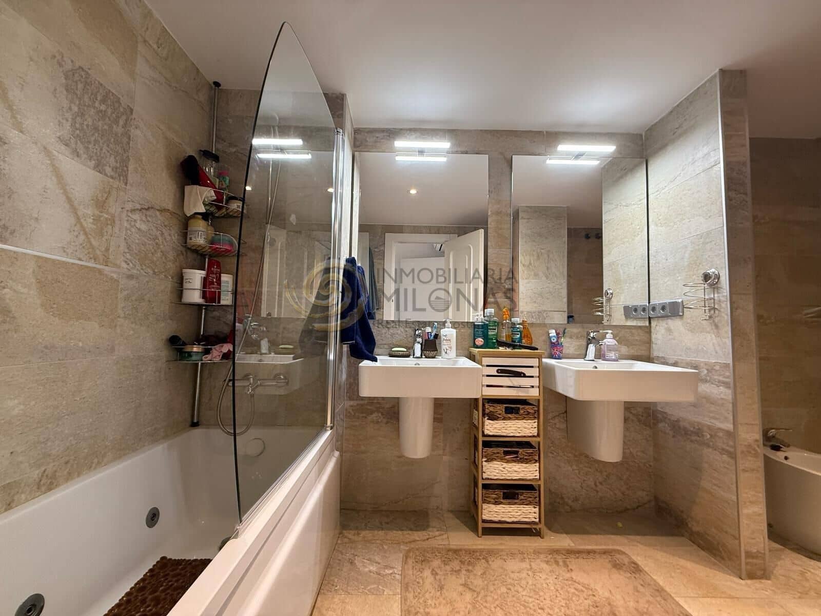 Appartement de 3 chambres à louer à Benidorm avec piscine garage - 2 000 € (Ref: 8865852)