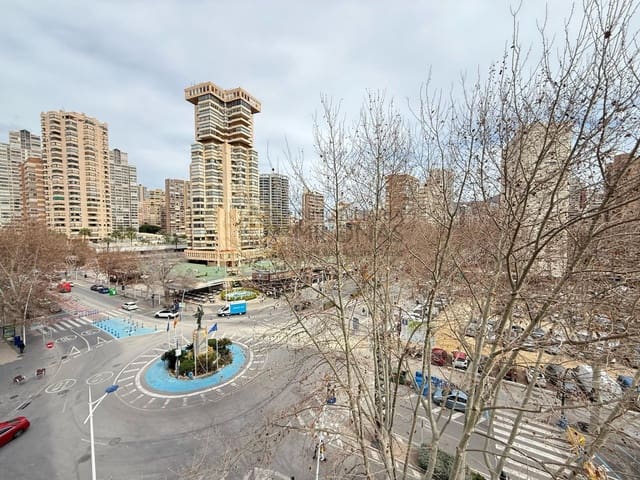 3 sovrum Lägenhet att hyra i Benidorm med pool garage - 2 000 € (Ref: 8865852)