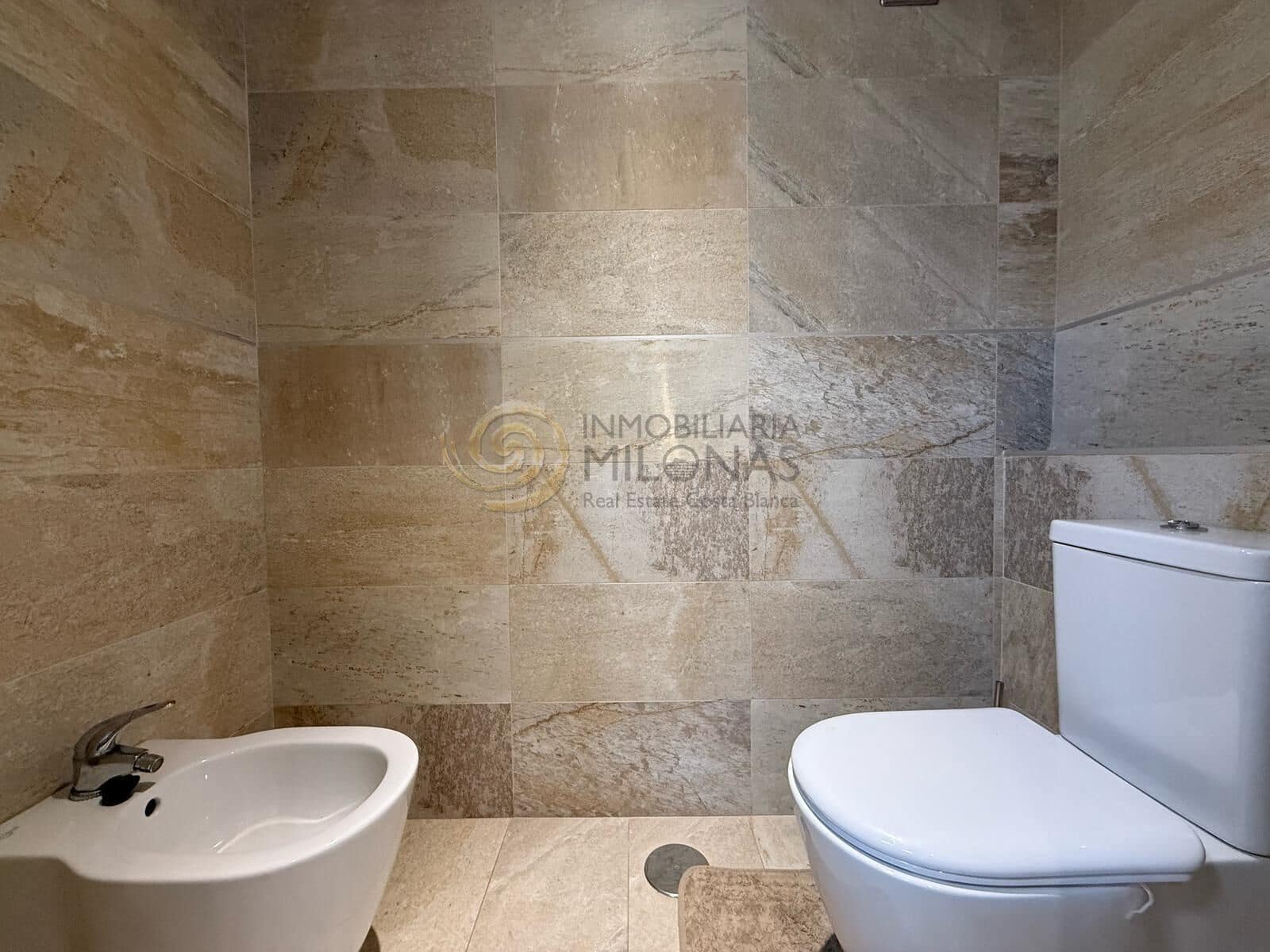 Appartement de 3 chambres à louer à Benidorm avec piscine garage - 2 000 € (Ref: 8865852)