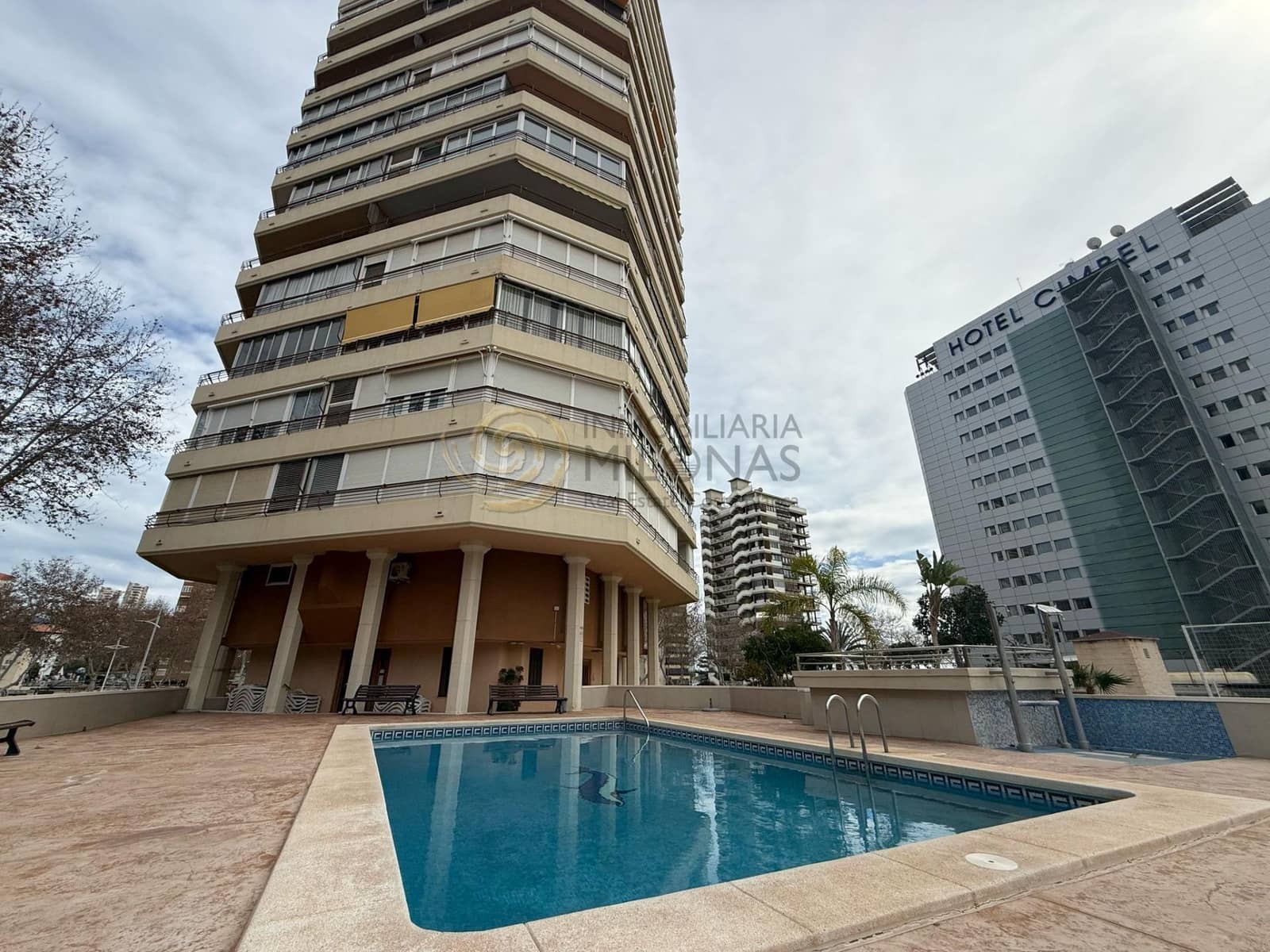 Appartement de 3 chambres à louer à Benidorm avec piscine garage - 2 000 € (Ref: 8865852)
