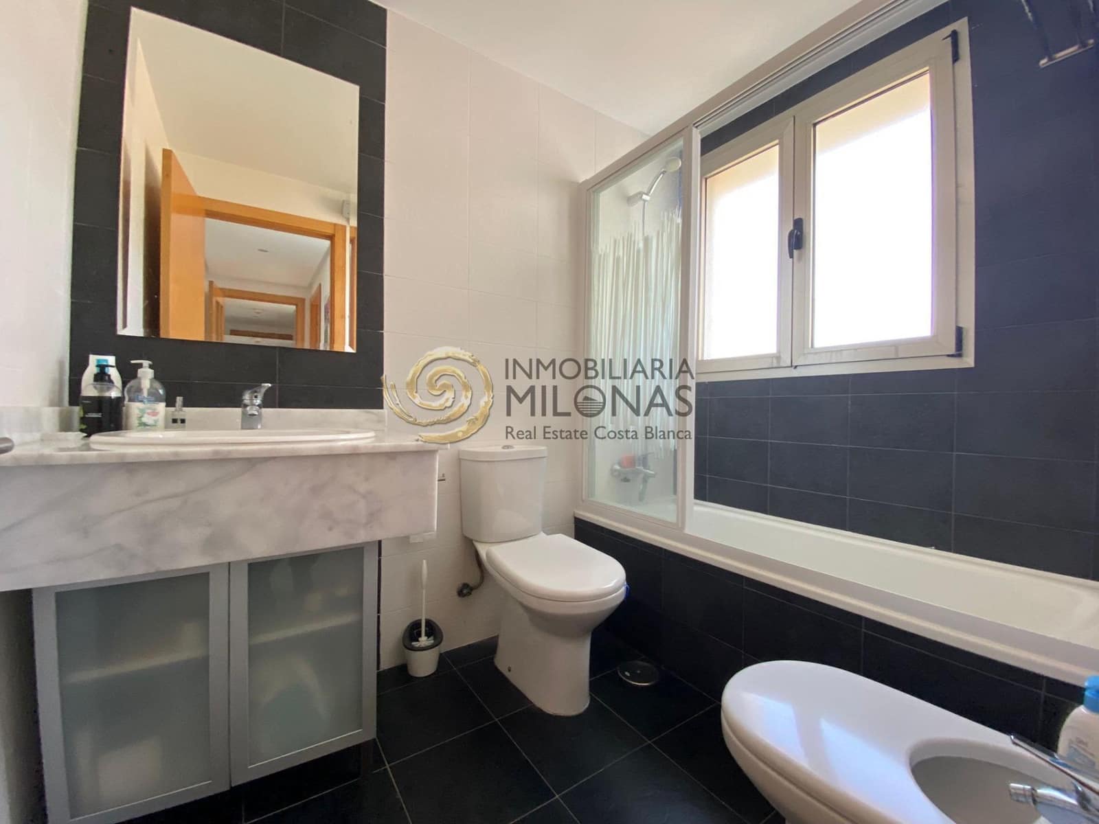 2 soveværelse Lejlighed til salg i Benidorm med swimmingpool garage - € 414.000 (Ref: 8865873)