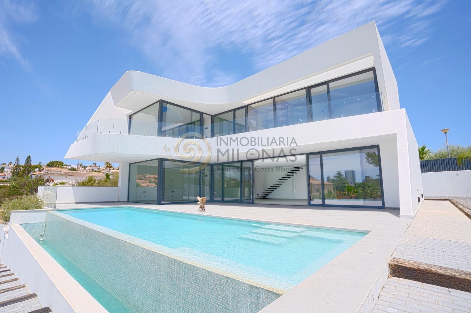 Chalet de 4 habitaciones en Calpe / Calp en venta con piscina - 1.290.000 € (Ref: 8865892)