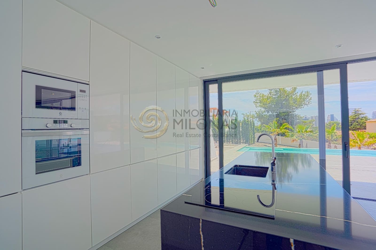 Chalet de 4 habitaciones en Calpe / Calp en venta con piscina - 1.290.000 € (Ref: 8865892)