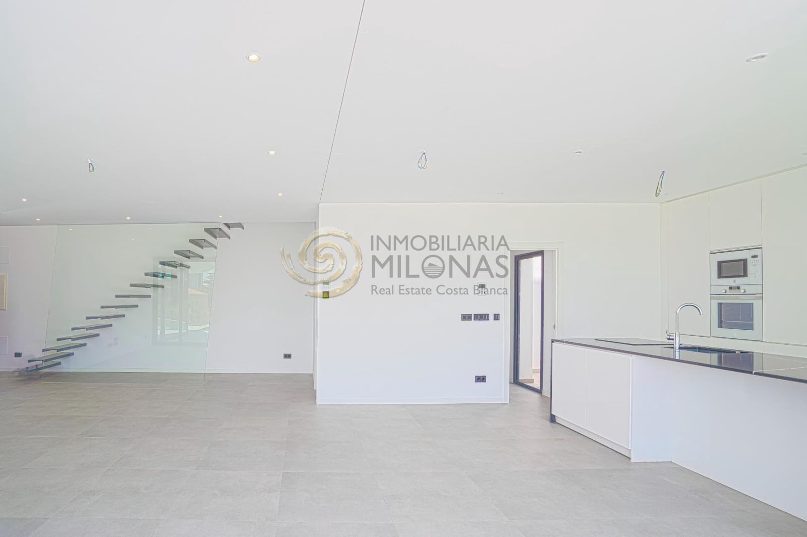 Chalet de 4 habitaciones en Calpe / Calp en venta con piscina - 1.290.000 € (Ref: 8865892)