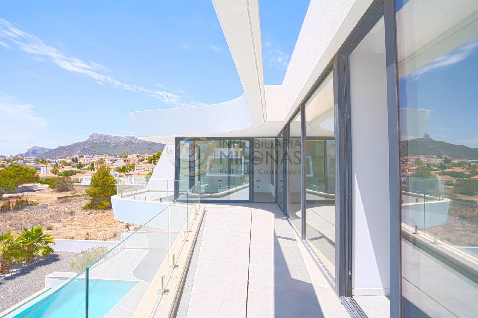 Chalet de 4 habitaciones en Calpe / Calp en venta con piscina - 1.290.000 € (Ref: 8865892)