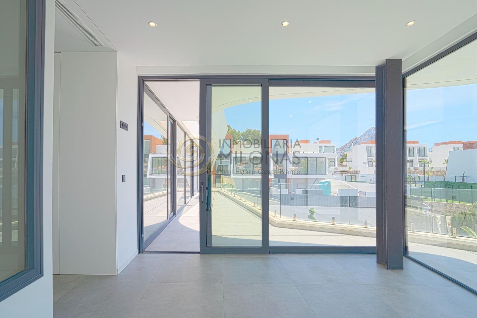 Chalet de 4 habitaciones en Calpe / Calp en venta con piscina - 1.290.000 € (Ref: 8865892)