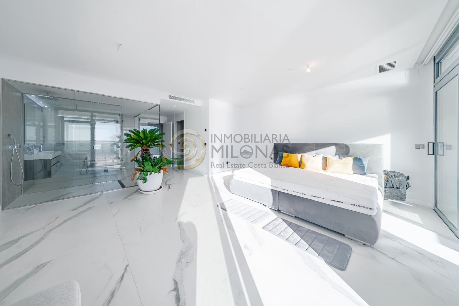 2 chambre Appartement à vendre à Benidorm avec piscine garage - 1 569 000 € (Ref: 8865902)