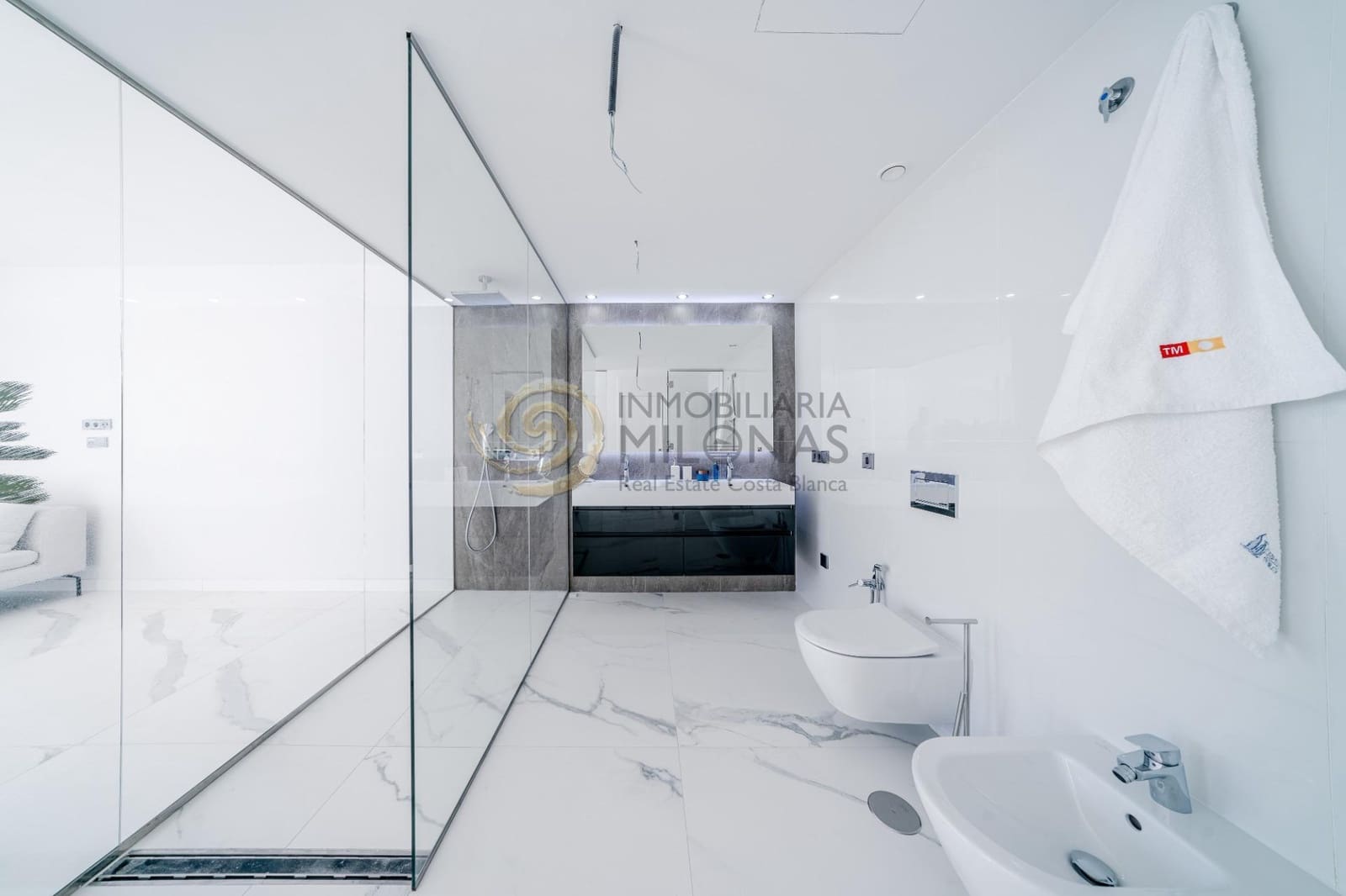 2 chambre Appartement à vendre à Benidorm avec piscine garage - 1 569 000 € (Ref: 8865902)