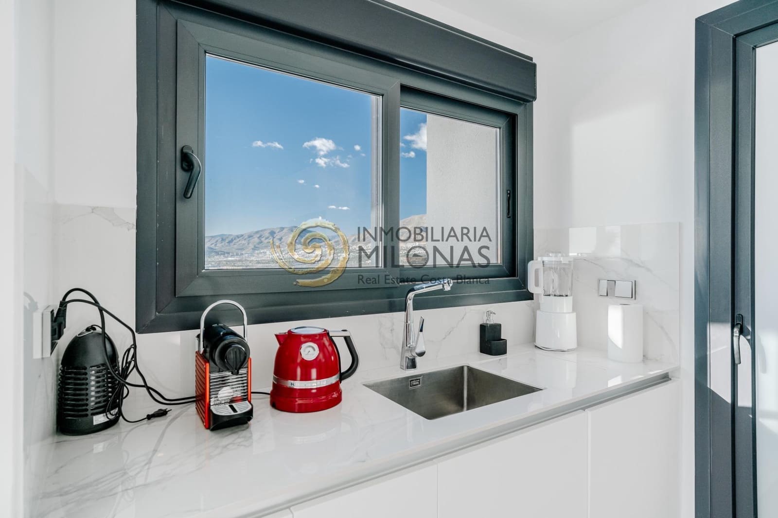 2 chambre Appartement à vendre à Benidorm avec piscine garage - 1 569 000 € (Ref: 8865902)