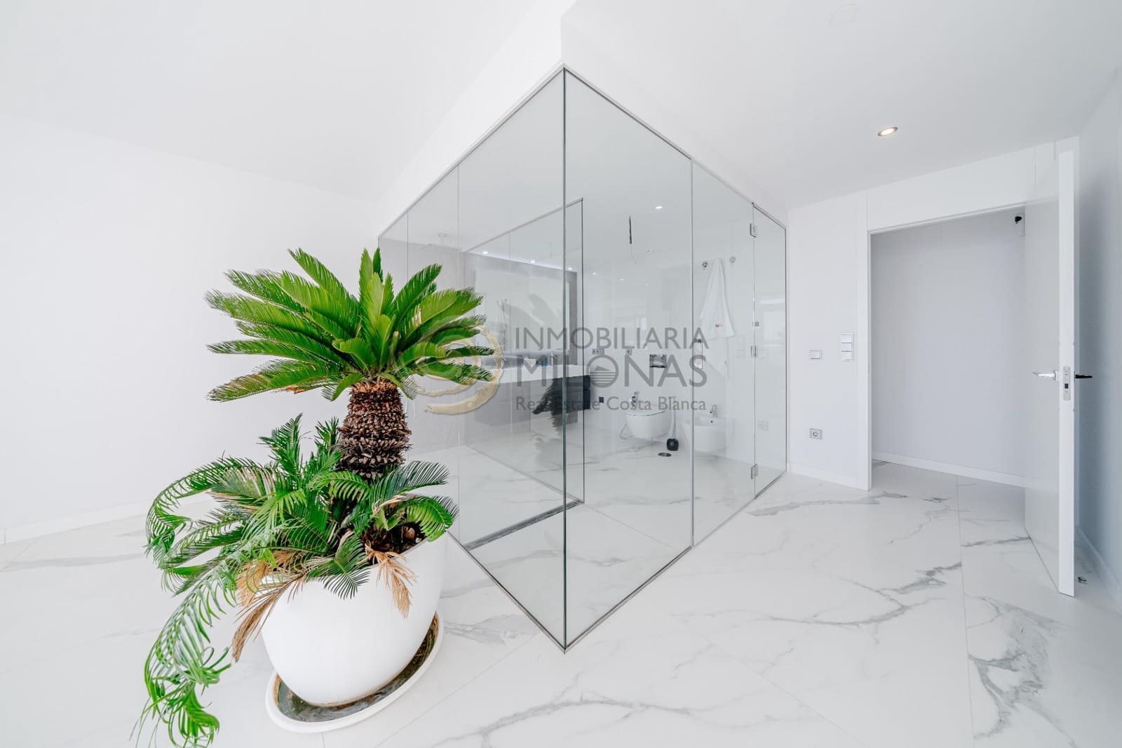 2 chambre Appartement à vendre à Benidorm avec piscine garage - 1 569 000 € (Ref: 8865902)