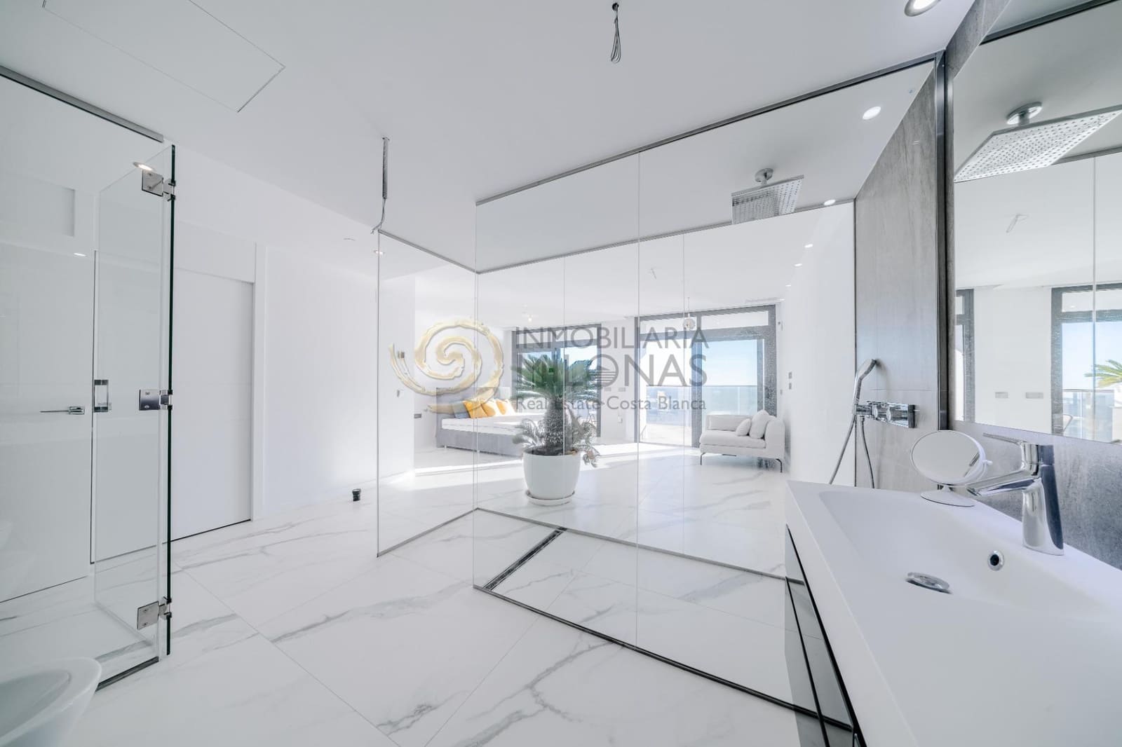 2 chambre Appartement à vendre à Benidorm avec piscine garage - 1 569 000 € (Ref: 8865902)