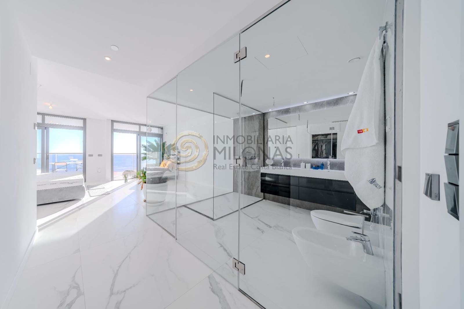 2 chambre Appartement à vendre à Benidorm avec piscine garage - 1 569 000 € (Ref: 8865902)