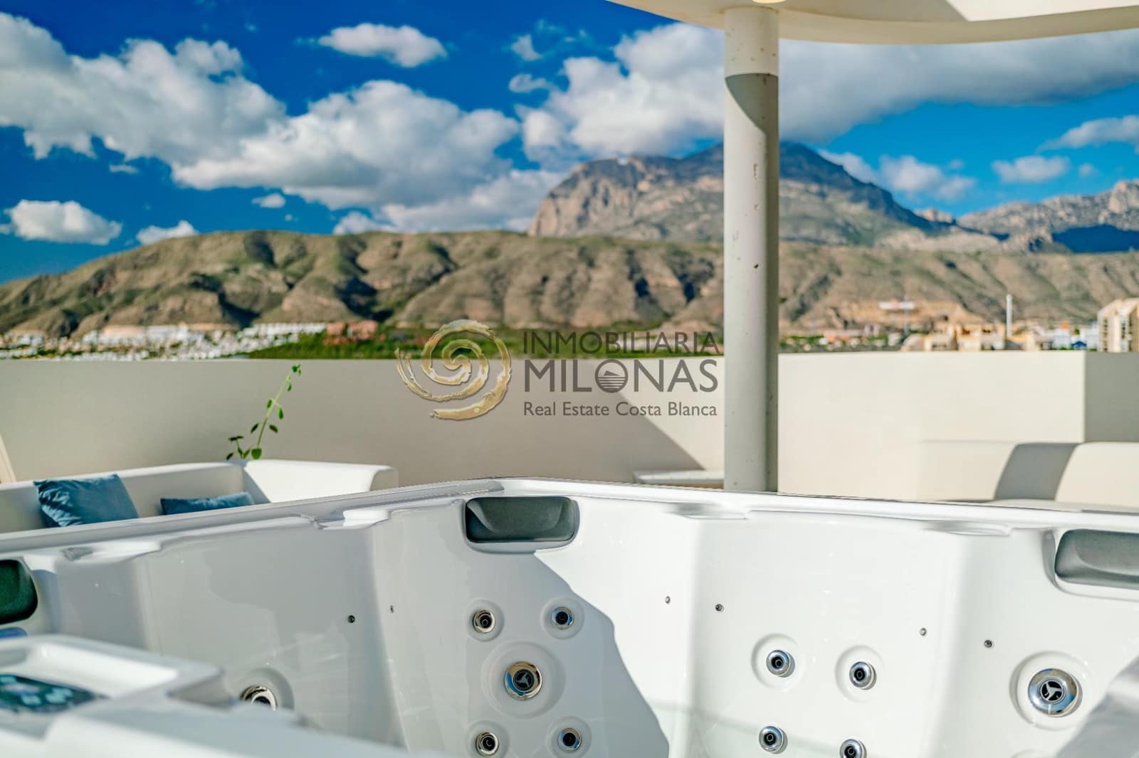 2 chambre Appartement à vendre à Benidorm avec piscine garage - 1 569 000 € (Ref: 8865902)