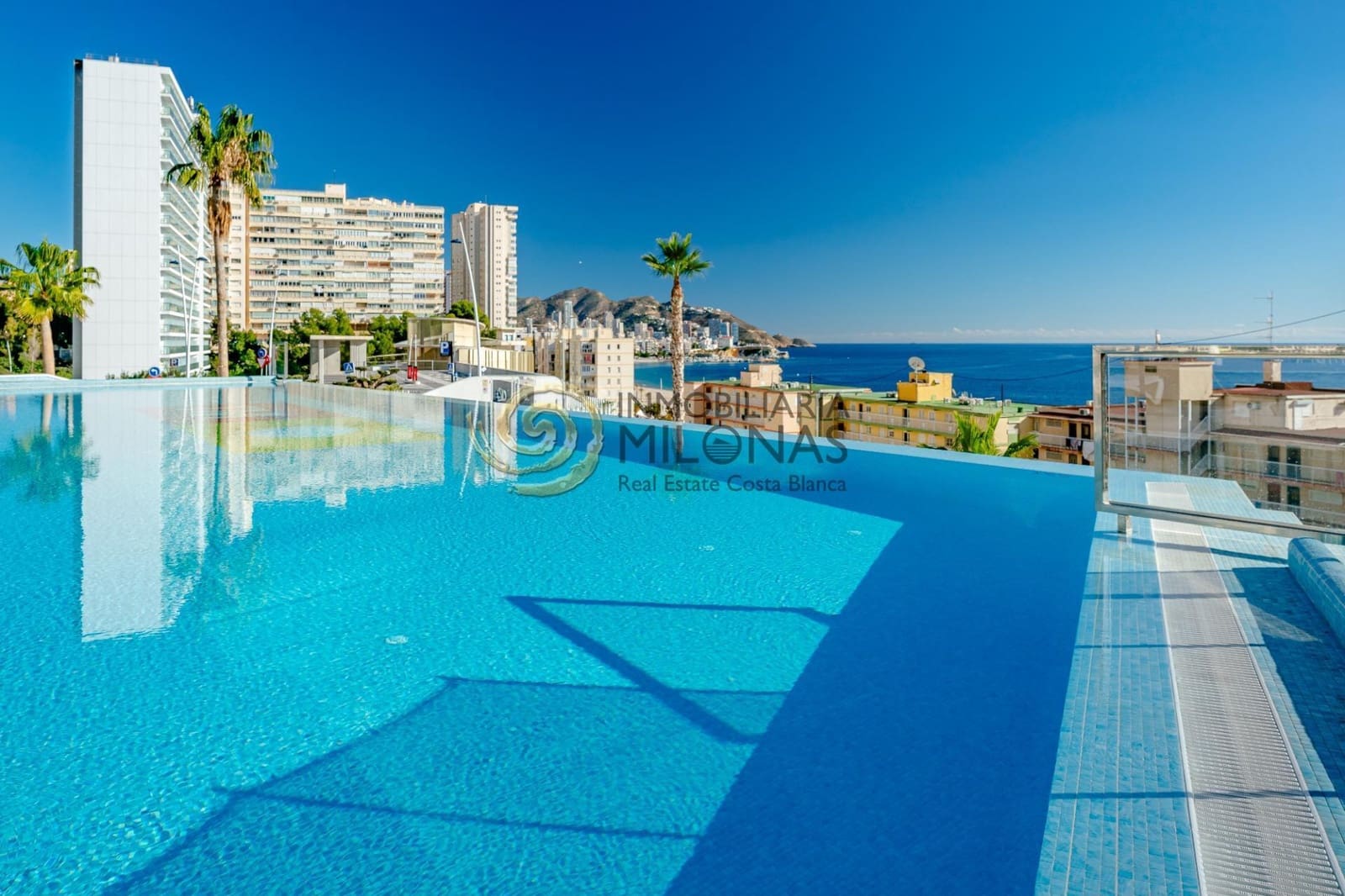 2 chambre Appartement à vendre à Benidorm avec piscine garage - 1 569 000 € (Ref: 8865902)