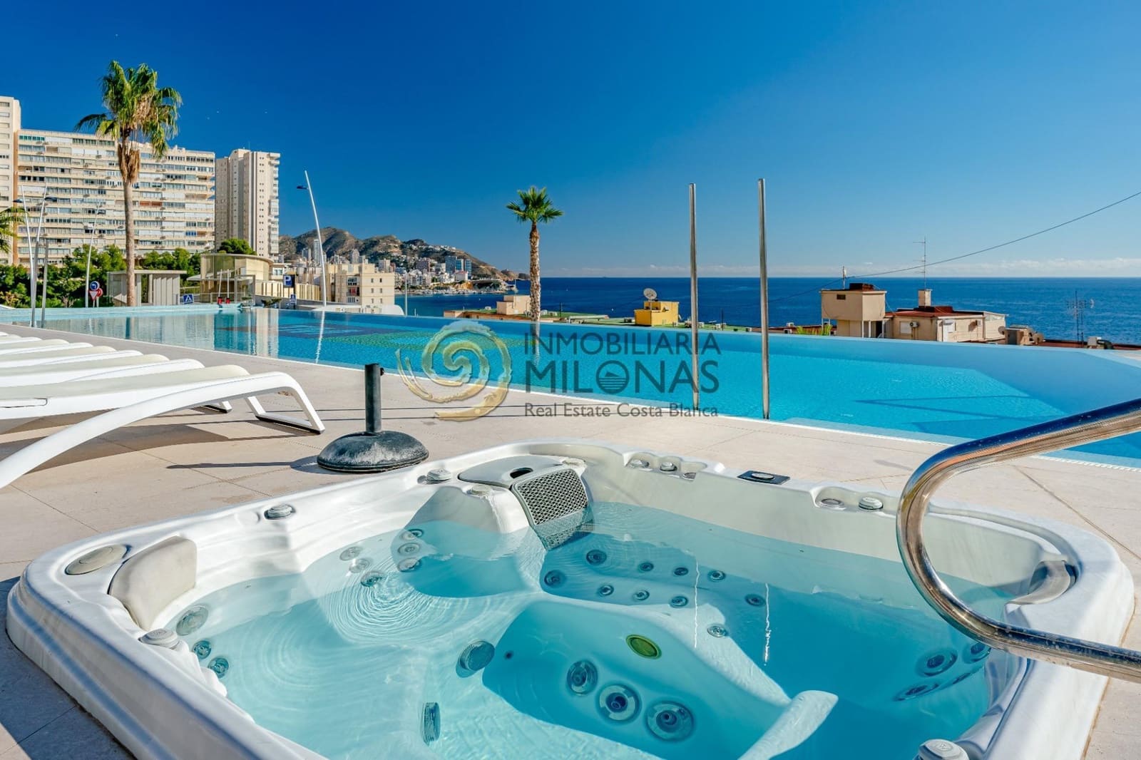 2 chambre Appartement à vendre à Benidorm avec piscine garage - 1 569 000 € (Ref: 8865902)