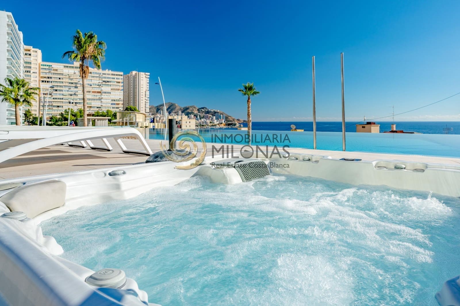 2 chambre Appartement à vendre à Benidorm avec piscine garage - 1 569 000 € (Ref: 8865902)