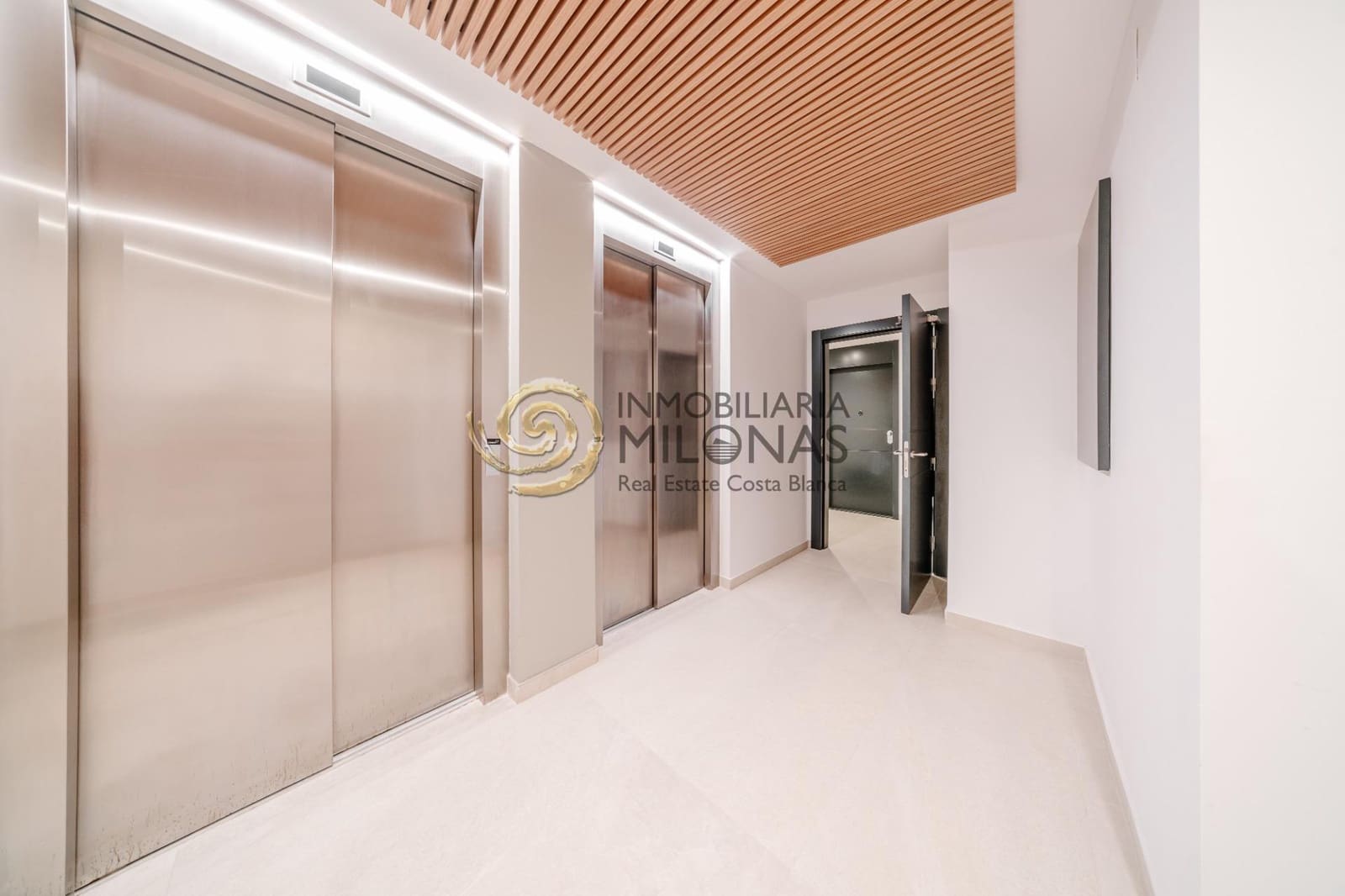 2 chambre Appartement à vendre à Benidorm avec piscine garage - 1 569 000 € (Ref: 8865902)