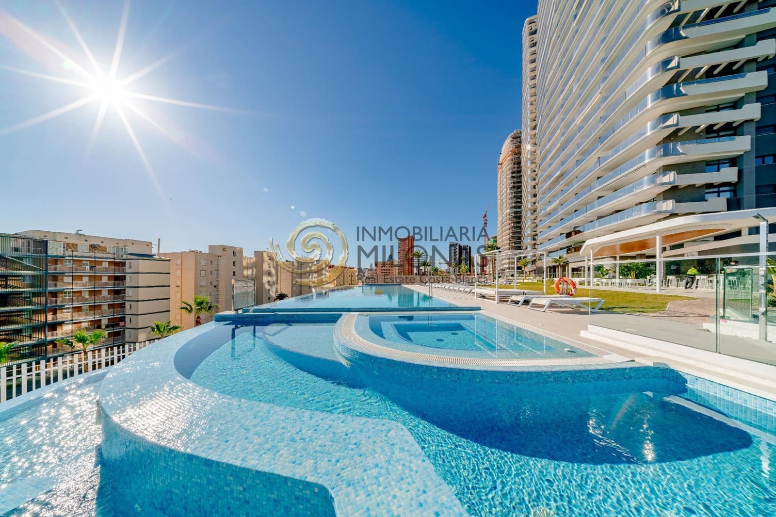 2 chambre Appartement à vendre à Benidorm avec piscine garage - 1 569 000 € (Ref: 8865902)