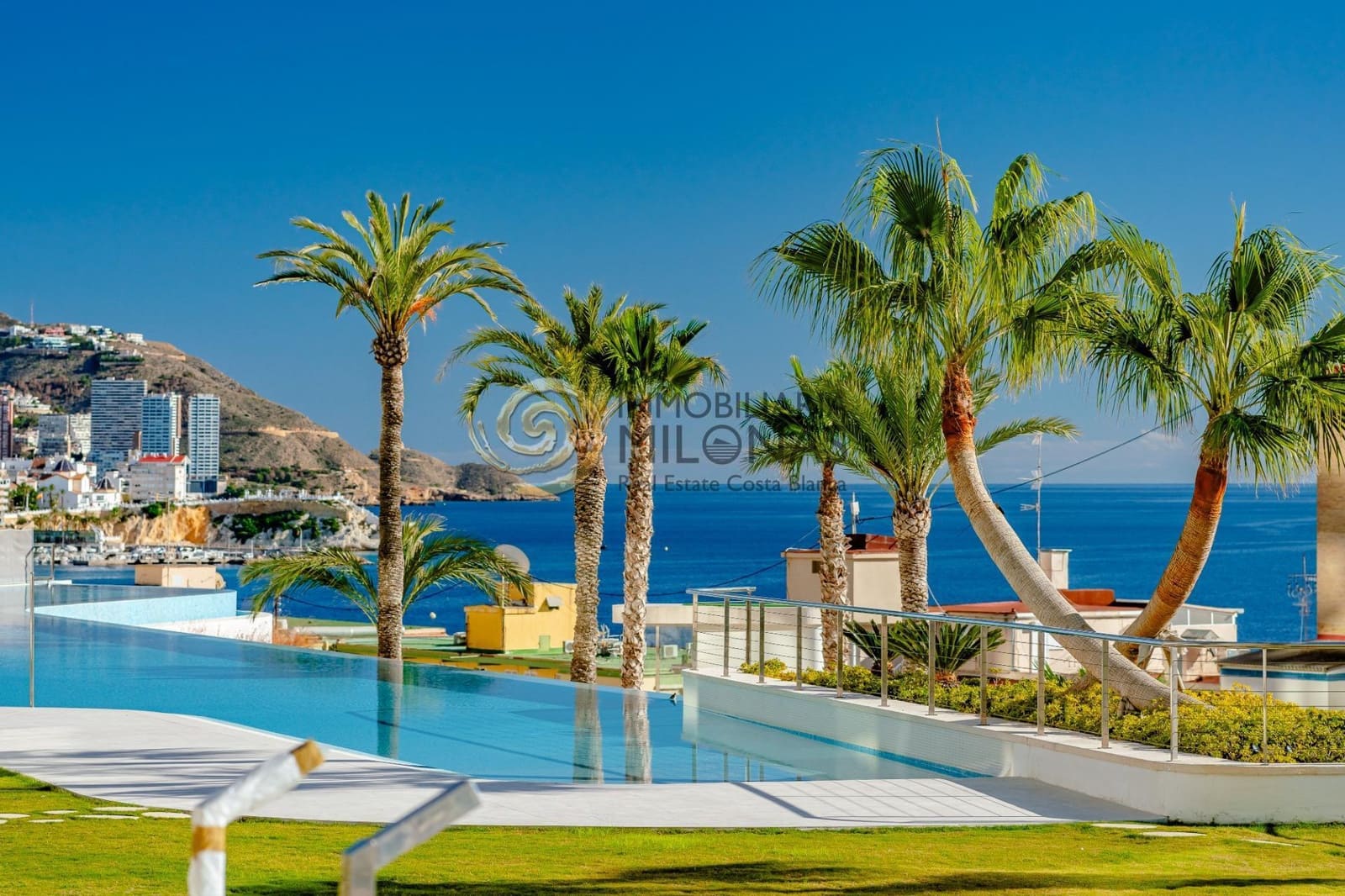 2 chambre Appartement à vendre à Benidorm avec piscine garage - 1 569 000 € (Ref: 8865902)