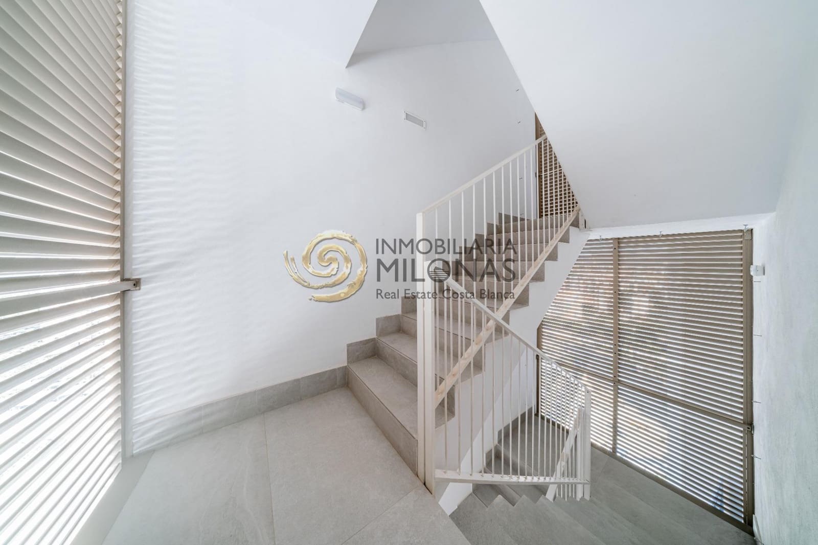 2 chambre Appartement à vendre à Benidorm avec piscine garage - 1 569 000 € (Ref: 8865902)