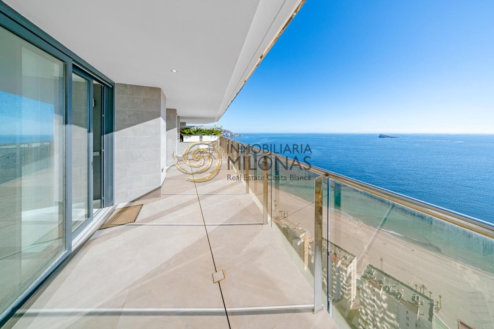 2 chambre Appartement à vendre à Benidorm avec piscine garage - 1 569 000 € (Ref: 8865902)