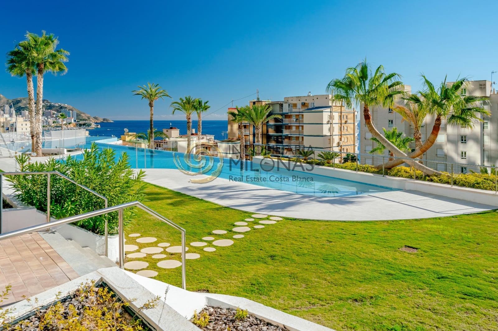 2 chambre Appartement à vendre à Benidorm avec piscine garage - 1 569 000 € (Ref: 8865902)