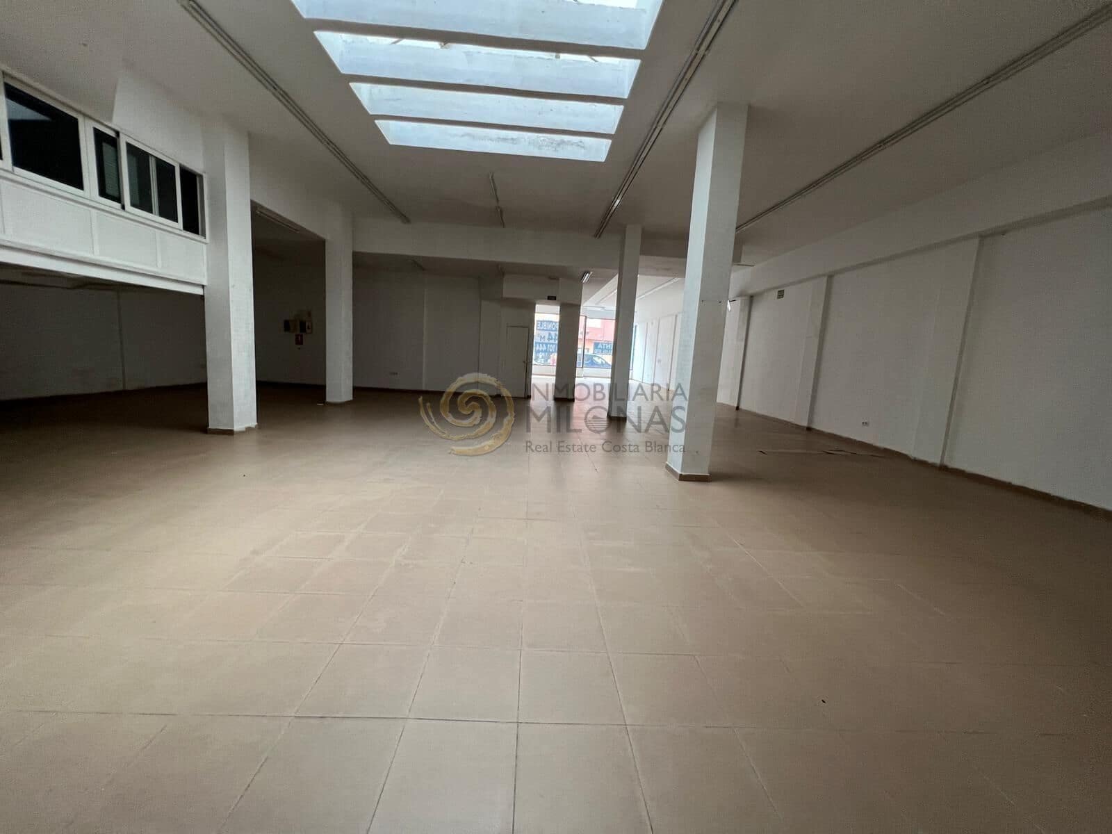 Erhverv til salg i La Nucia - € 410.000 (Ref: 8865932)