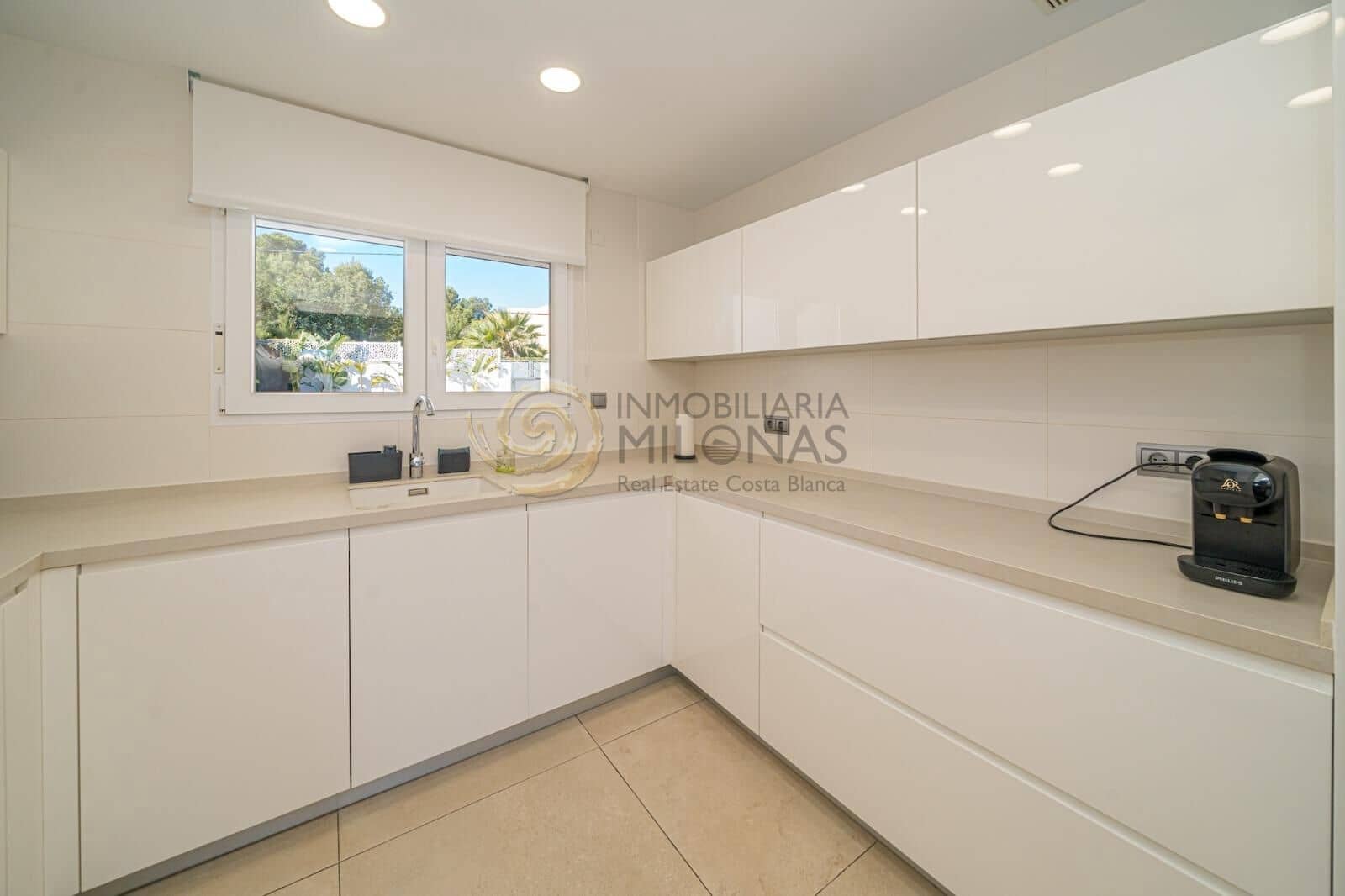 4 bedroom Villa for sale in Alfaz del Pi / L'Alfas del Pi with pool garage - € 1,195,000 (Ref: 8865967)