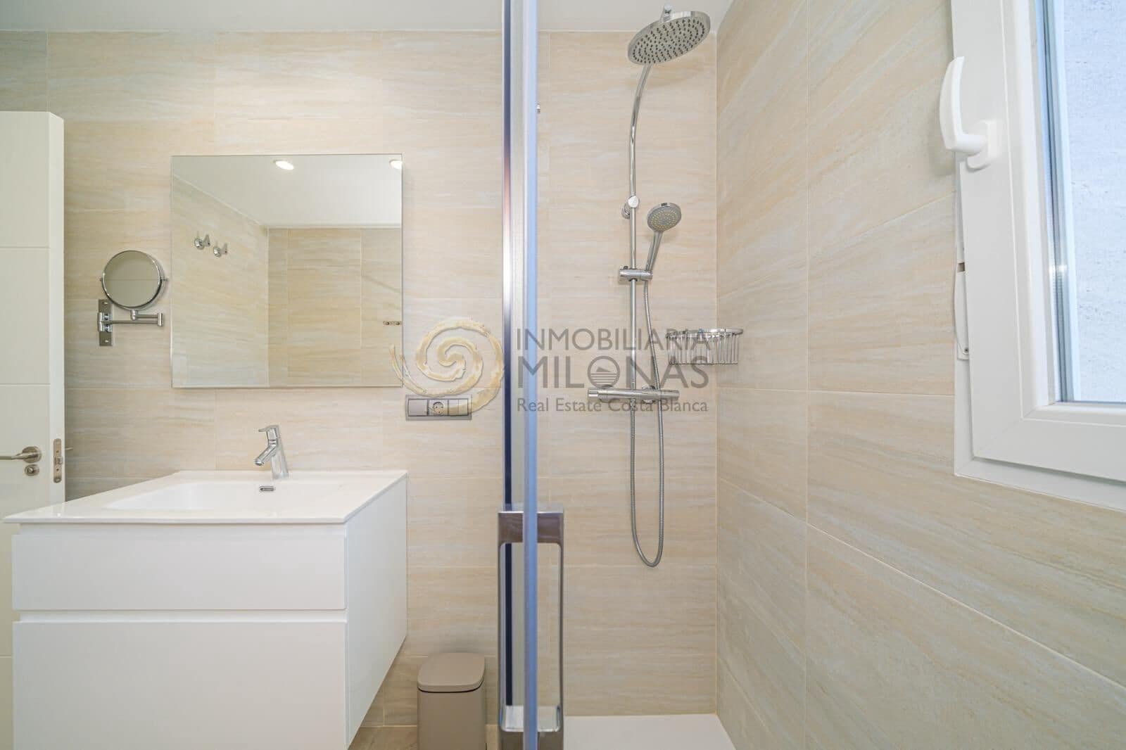 4 bedroom Villa for sale in Alfaz del Pi / L'Alfas del Pi with pool garage - € 1,195,000 (Ref: 8865967)