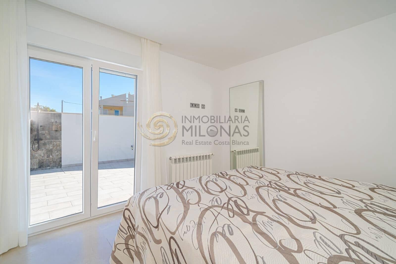 4 bedroom Villa for sale in Alfaz del Pi / L'Alfas del Pi with pool garage - € 1,195,000 (Ref: 8865967)