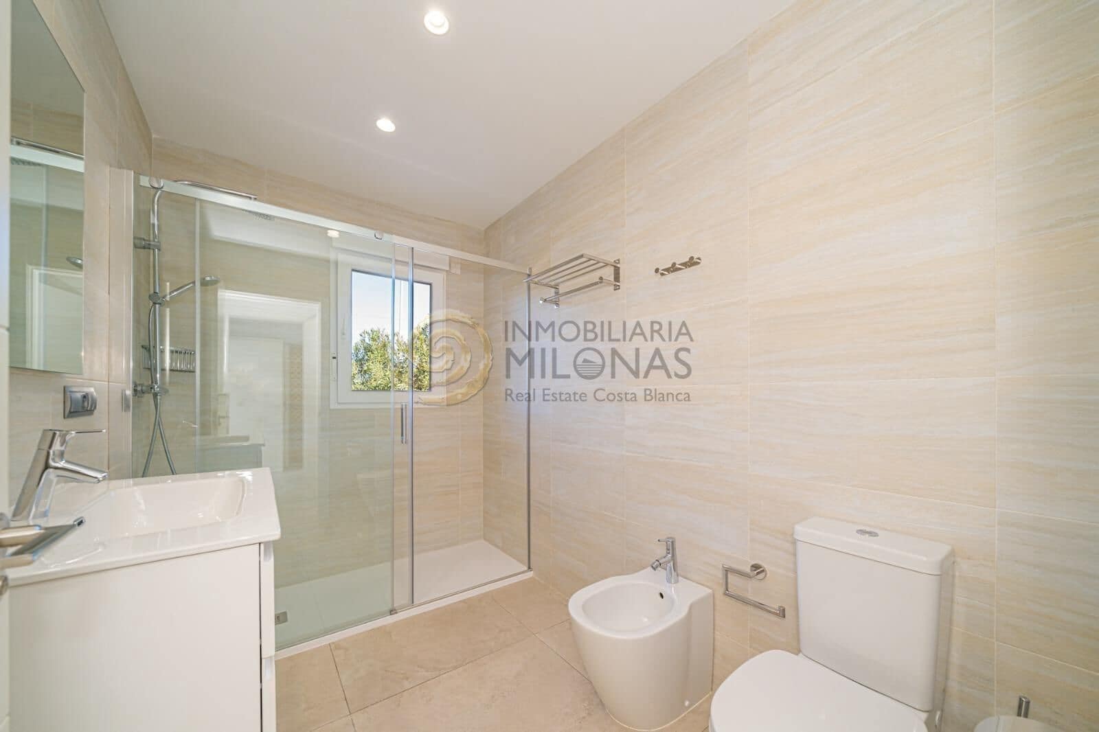 4 bedroom Villa for sale in Alfaz del Pi / L'Alfas del Pi with pool garage - € 1,195,000 (Ref: 8865967)