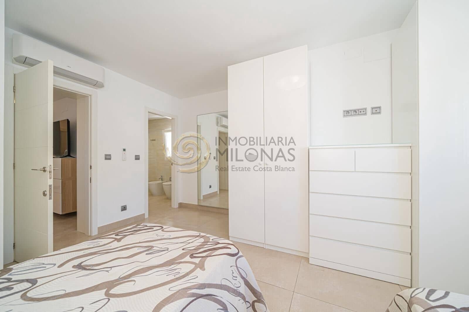 4 bedroom Villa for sale in Alfaz del Pi / L'Alfas del Pi with pool garage - € 1,195,000 (Ref: 8865967)