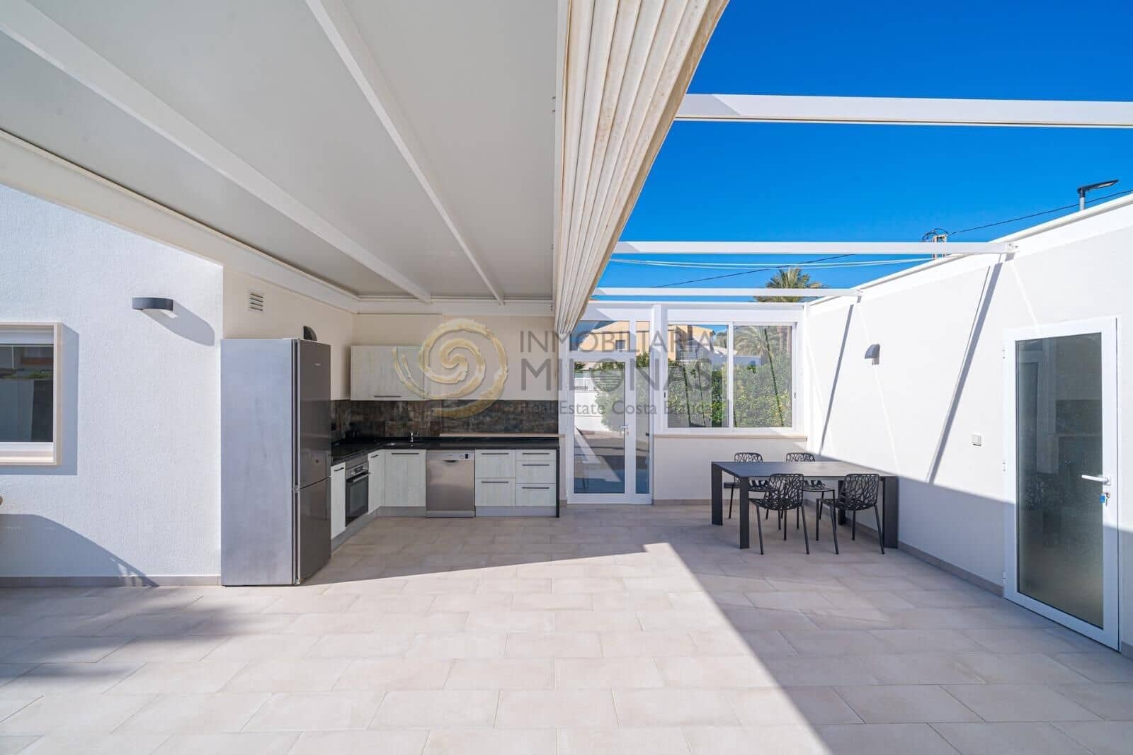 4 bedroom Villa for sale in Alfaz del Pi / L'Alfas del Pi with pool garage - € 1,195,000 (Ref: 8865967)