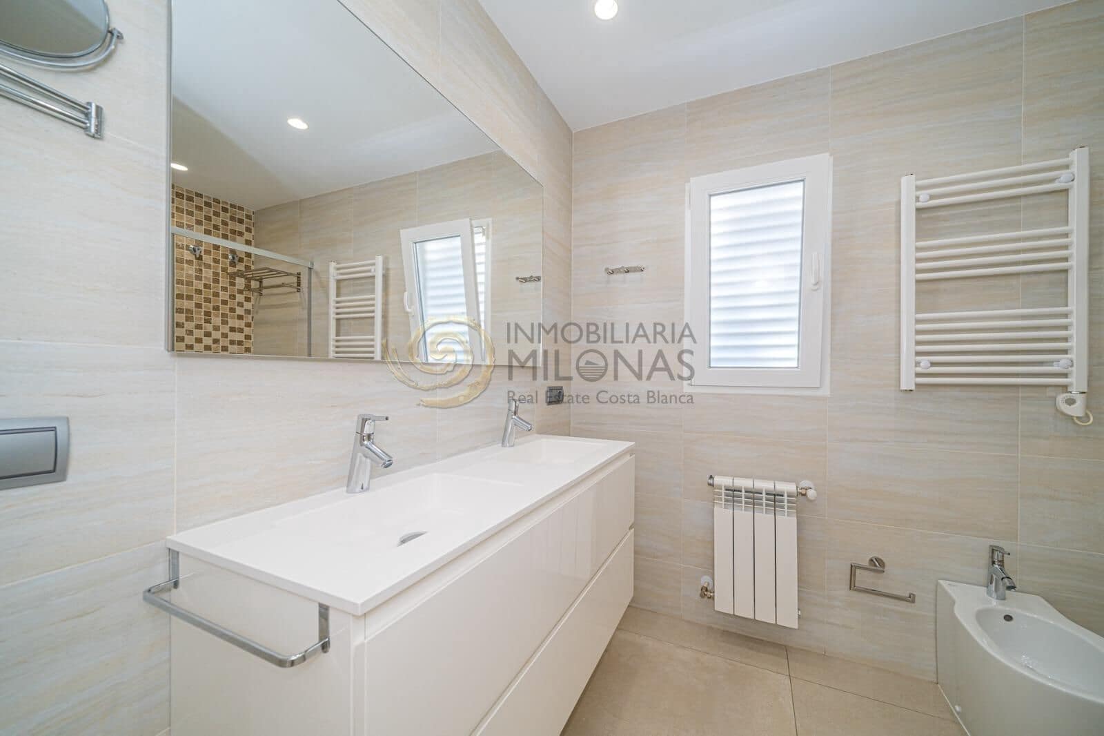 4 bedroom Villa for sale in Alfaz del Pi / L'Alfas del Pi with pool garage - € 1,195,000 (Ref: 8865967)