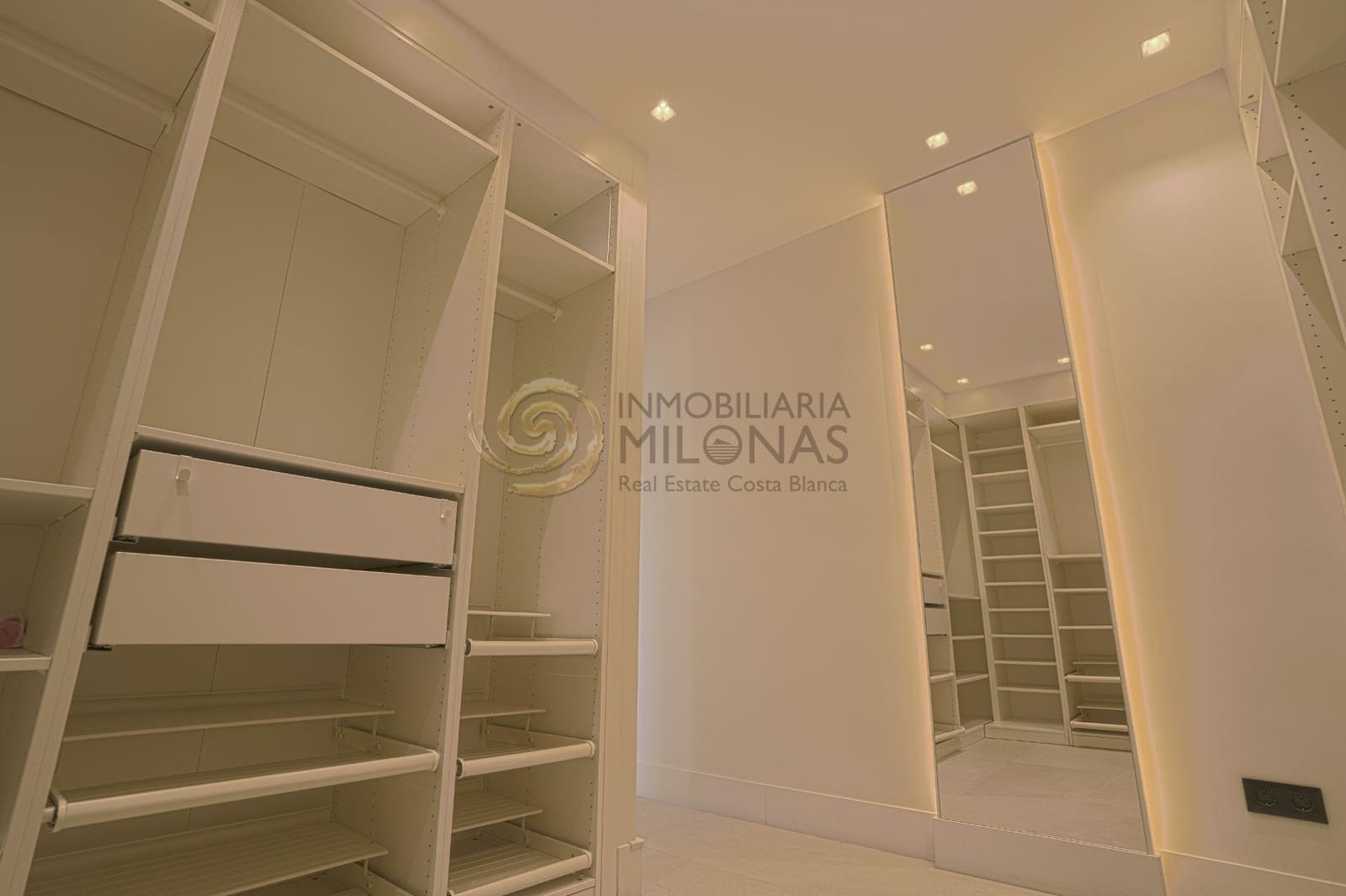 3 bedroom Villa for sale in Albir with pool - € 825,000 (Ref: 8865968)