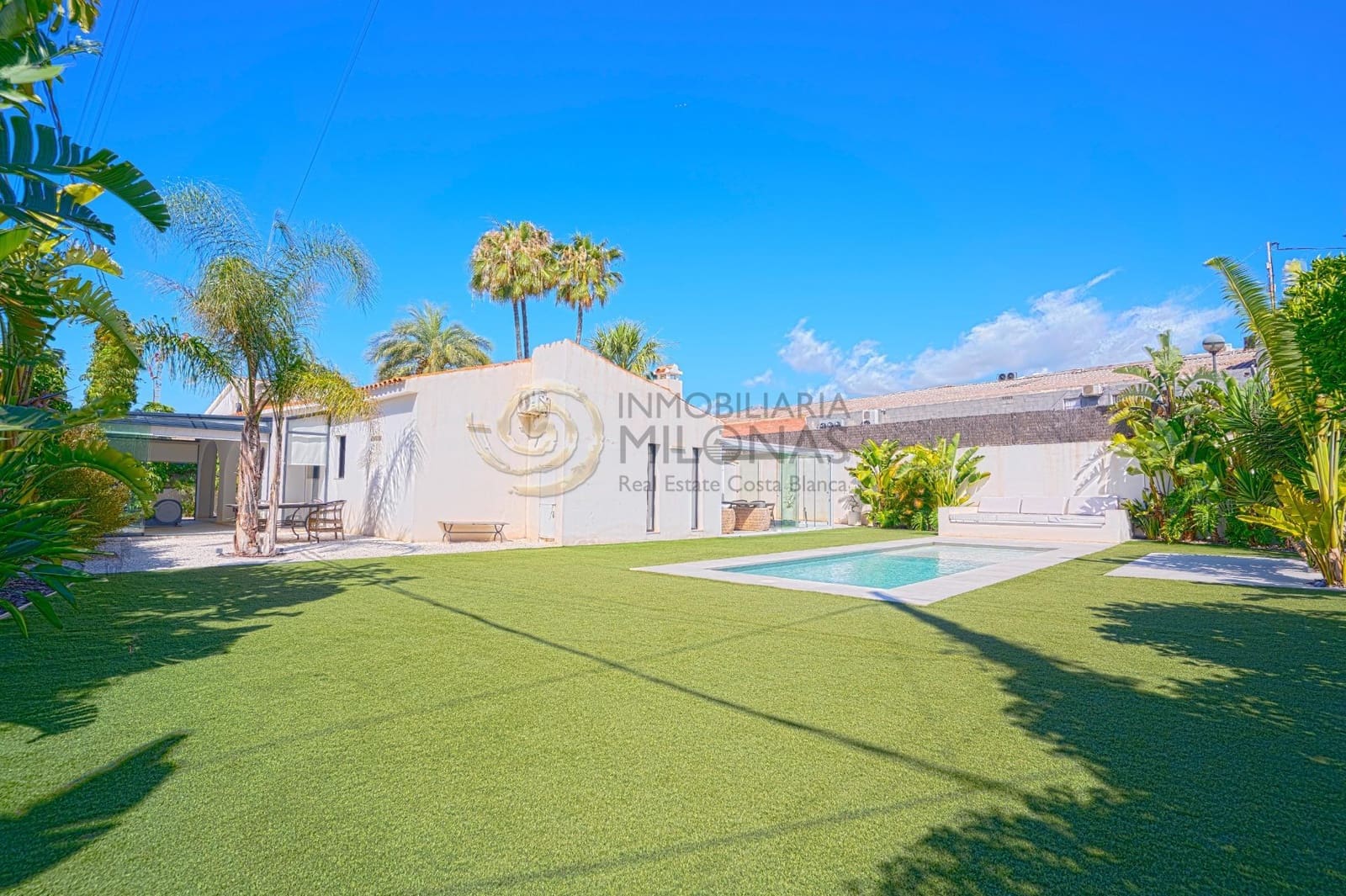 3 bedroom Villa for sale in Albir with pool - € 825,000 (Ref: 8865968)