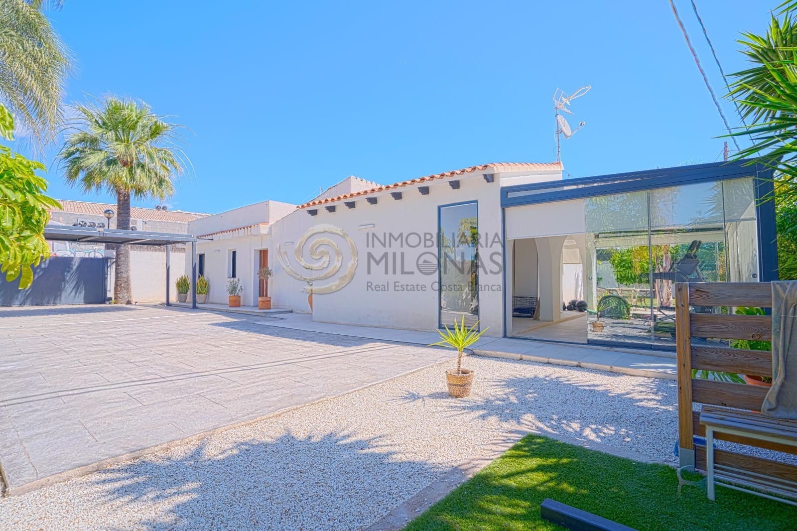 3 bedroom Villa for sale in Albir with pool - € 825,000 (Ref: 8865968)