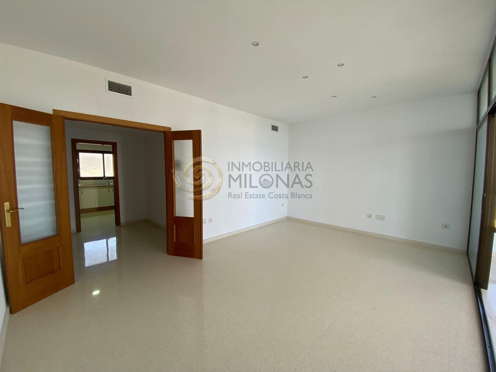 4 slaapkamer Flat te huur in Benidorm met zwembad garage - € 1.800 (Ref: 8865969)