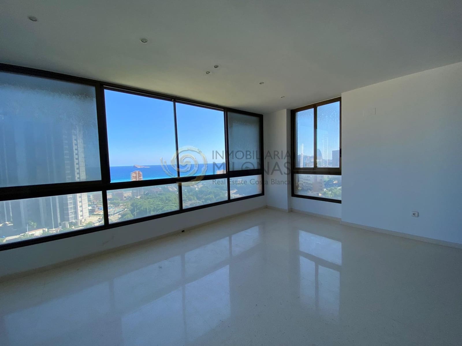 4 slaapkamer Flat te huur in Benidorm met zwembad garage - € 1.800 (Ref: 8865969)