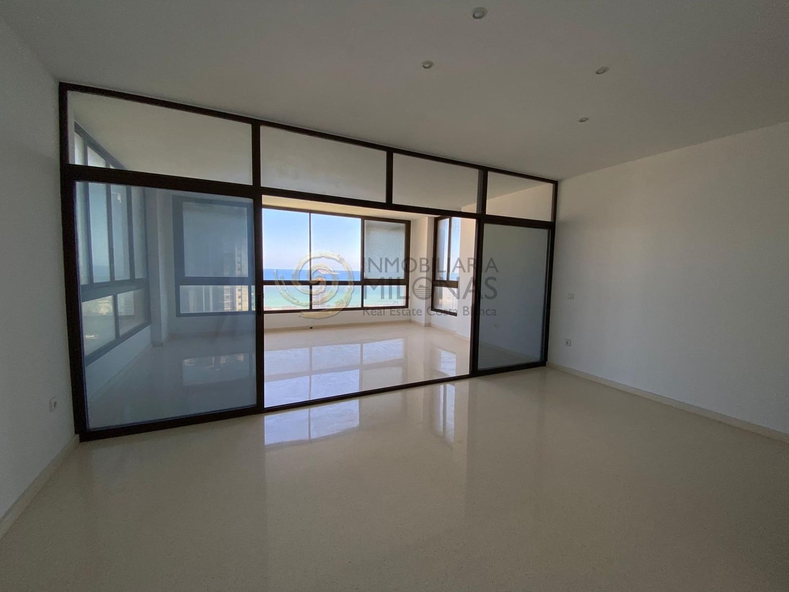 4 slaapkamer Flat te huur in Benidorm met zwembad garage - € 1.800 (Ref: 8865969)