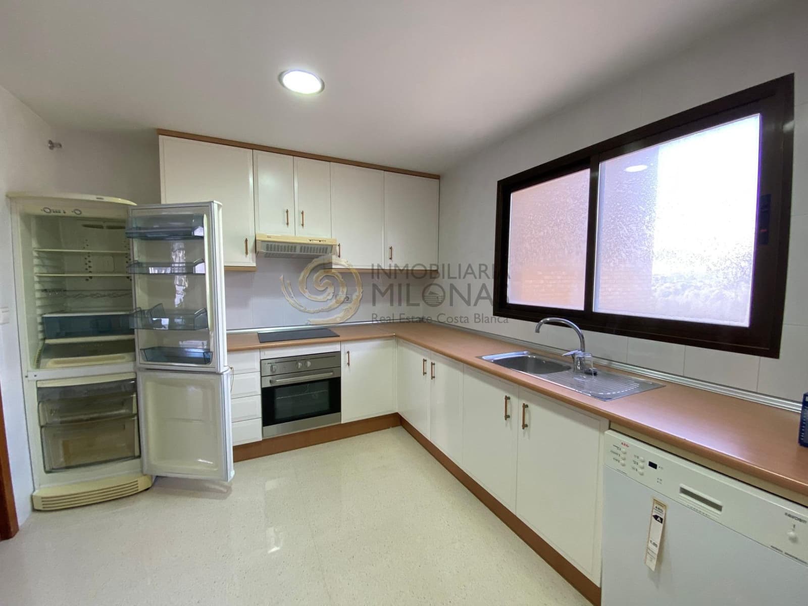 4 slaapkamer Flat te huur in Benidorm met zwembad garage - € 1.800 (Ref: 8865969)