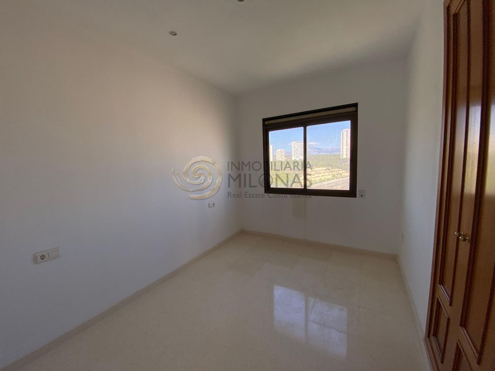 4 slaapkamer Flat te huur in Benidorm met zwembad garage - € 1.800 (Ref: 8865969)