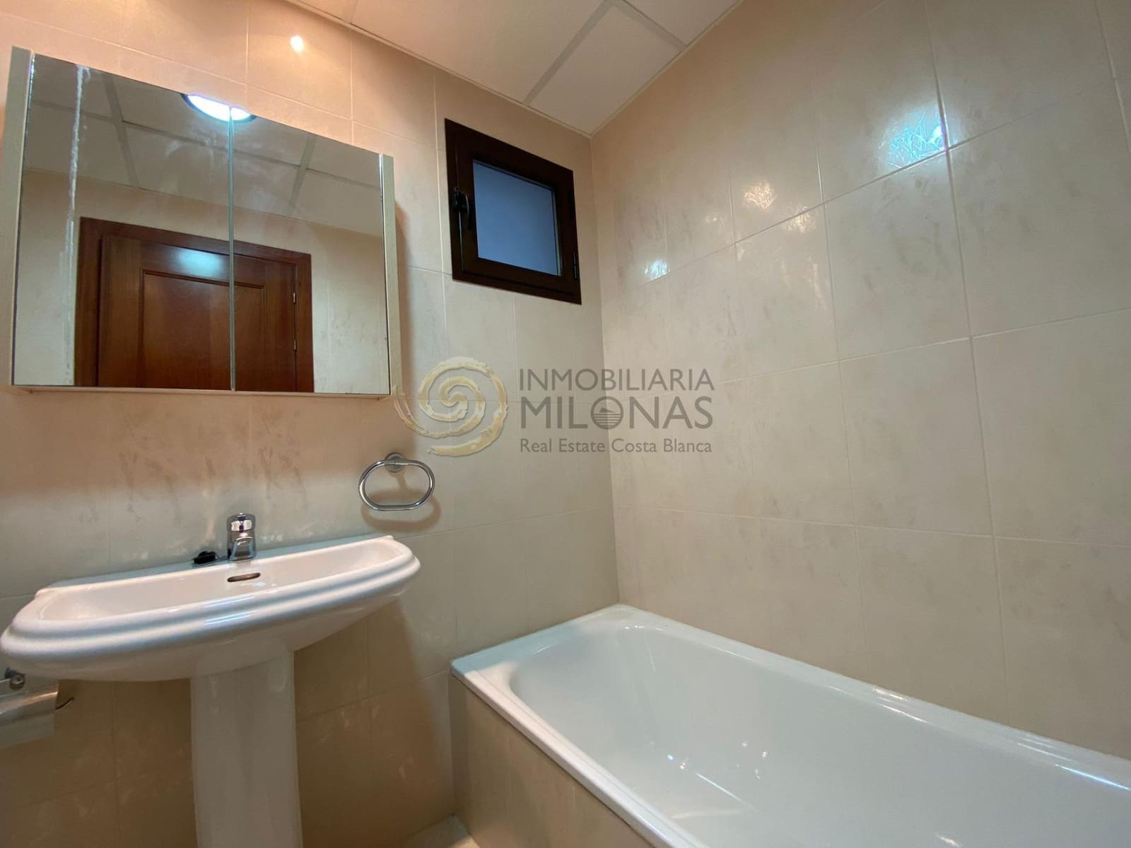 4 slaapkamer Flat te huur in Benidorm met zwembad garage - € 1.800 (Ref: 8865969)