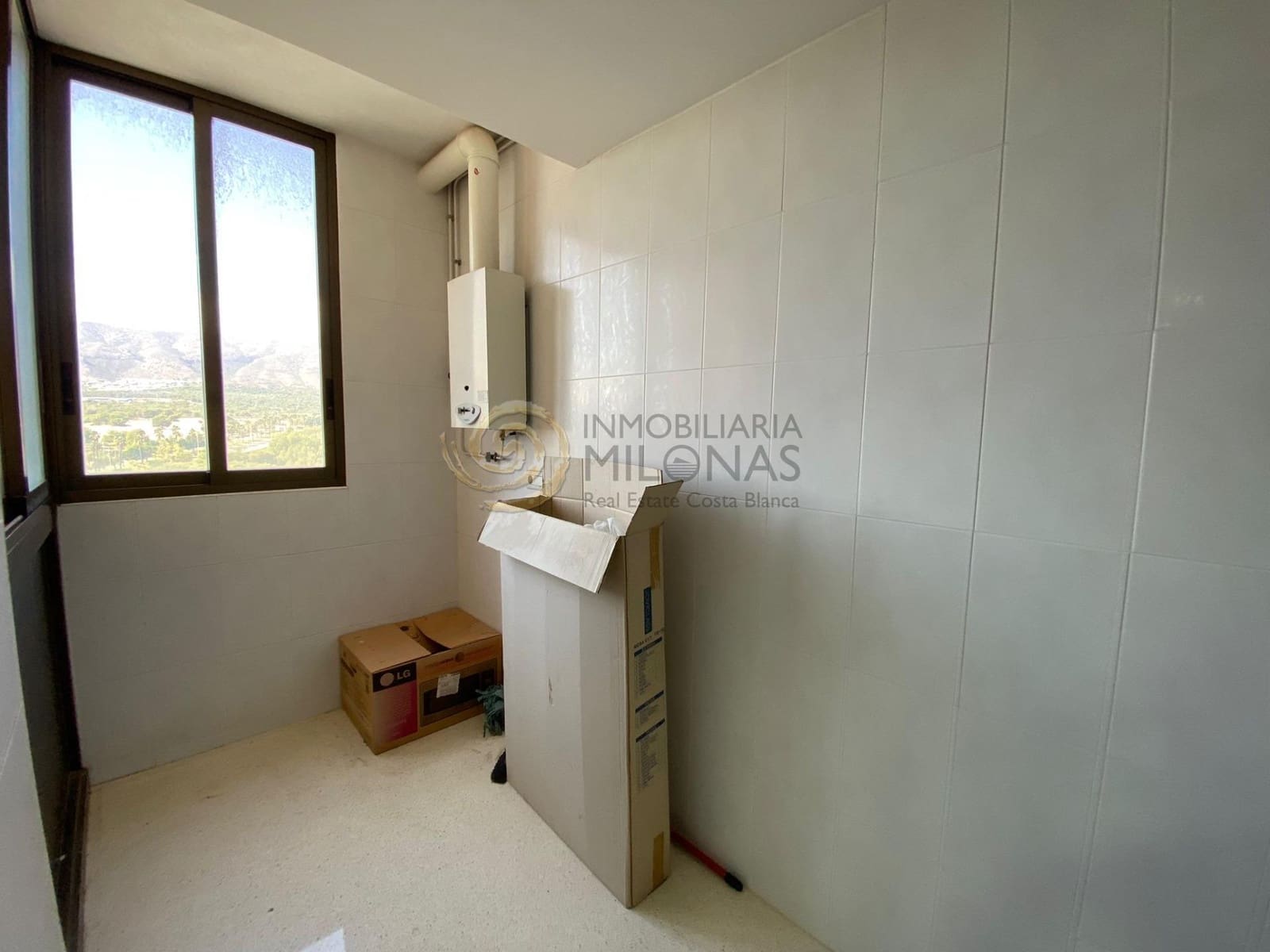 4 slaapkamer Flat te huur in Benidorm met zwembad garage - € 1.800 (Ref: 8865969)