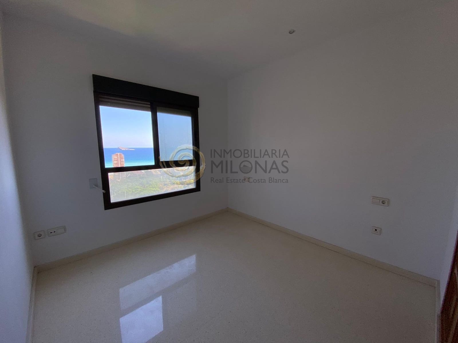 4 slaapkamer Flat te huur in Benidorm met zwembad garage - € 1.800 (Ref: 8865969)