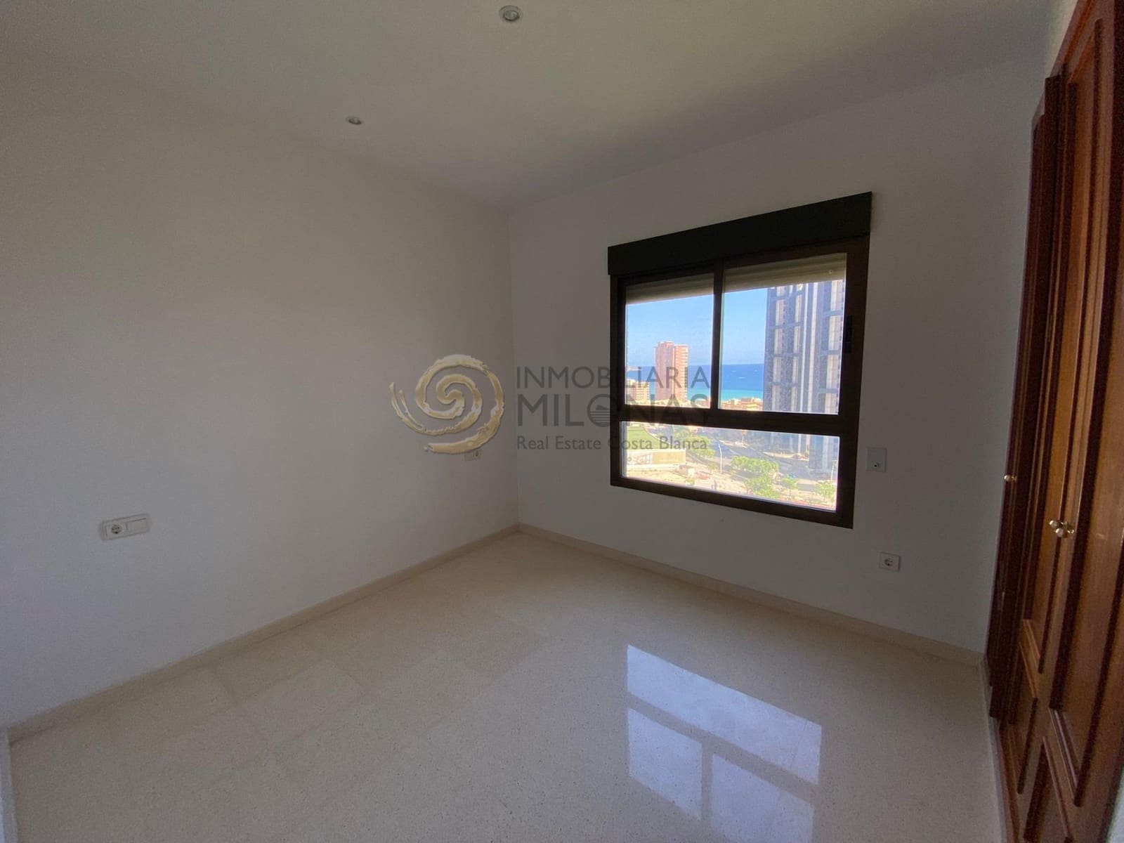 4 slaapkamer Flat te huur in Benidorm met zwembad garage - € 1.800 (Ref: 8865969)