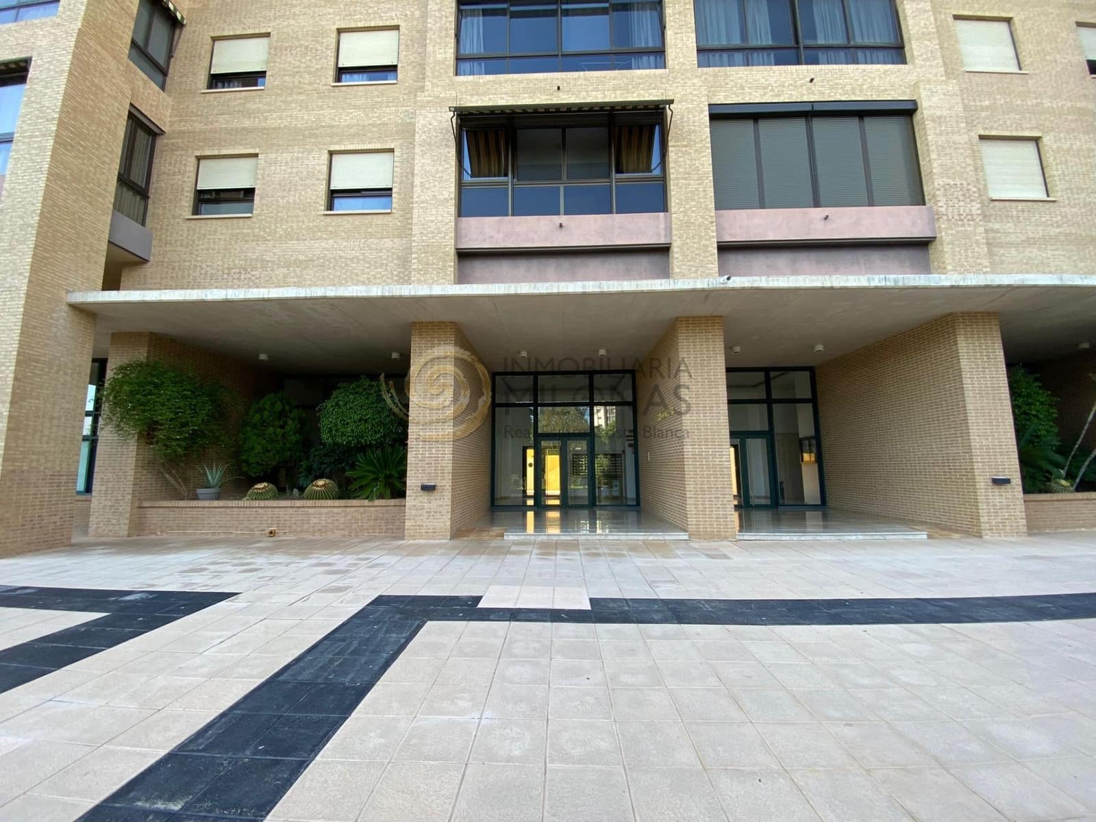 4 slaapkamer Flat te huur in Benidorm met zwembad garage - € 1.800 (Ref: 8865969)